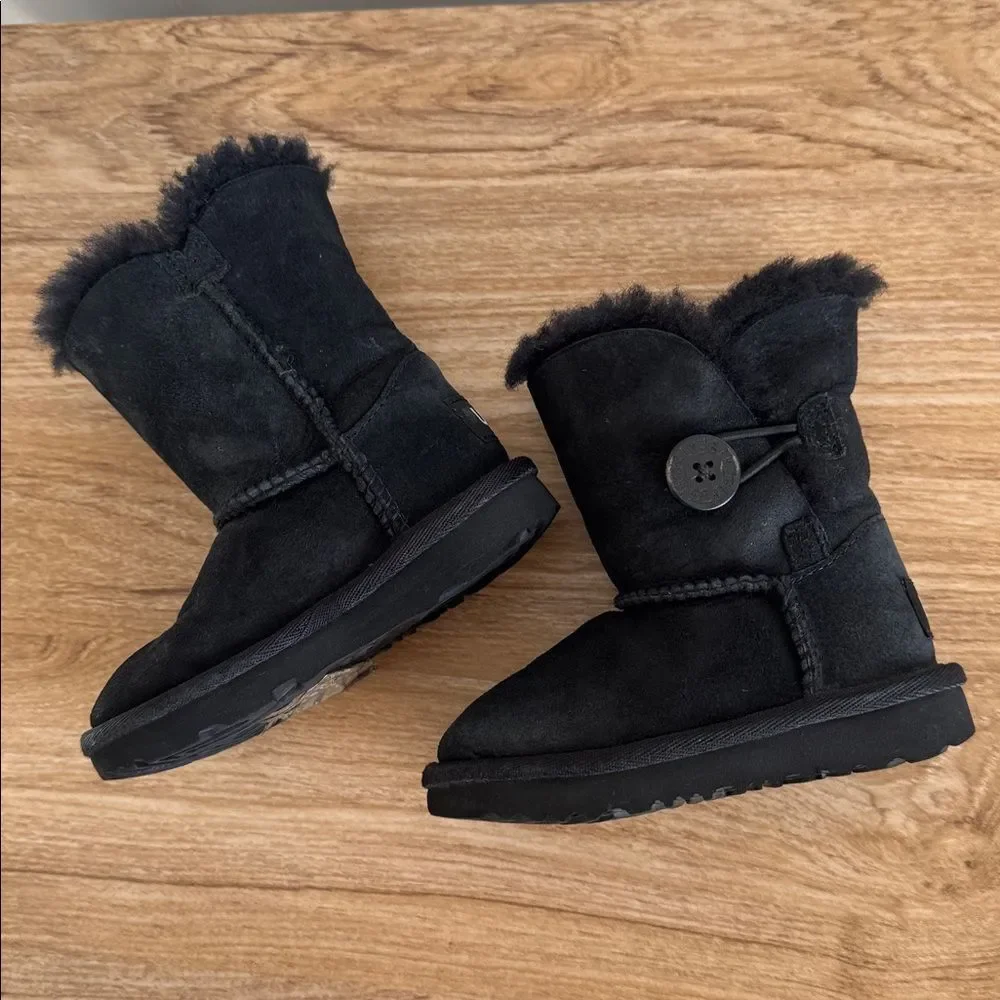 UGG Black Baby Infant Cozy Shearling Boots Casual Winter Booties Size 6